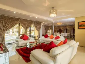Room in Guest Room - Ezulwini Guest House - Queen Room with Balcony for 2 Guests in Ballito