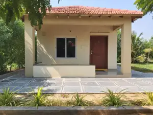 The Huts Resort | Rooms in a Homestay