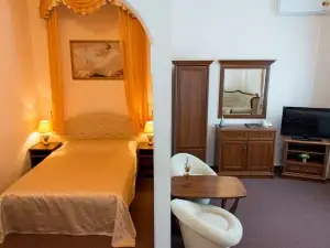 Dvoryanskaya Hotel