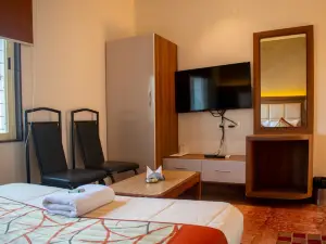 Hotel Rakshit International