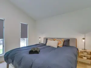 Charming Swan Lake Apartment w/ Deck!