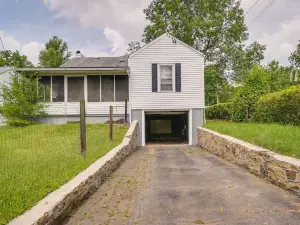 Cumberland Cottage w/ Screened Porch + Fire Pit!