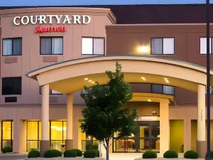 Courtyard Salina
