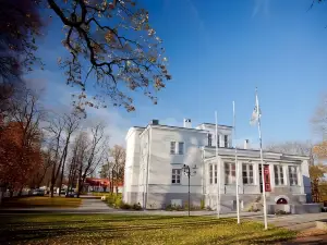 Saka Manor