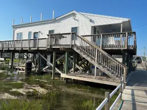 Great Striper Fishing!!! Bay Front Cottage Enjoy your Private Dock.