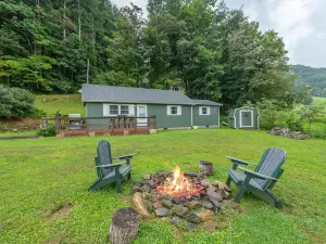 Cottage by the Creek ~ Power, Water & WiFi! Fire Pit, Private, 3 Mins to Town!