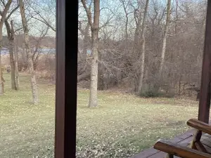 Cozy 2-bedroom cabin with WiFi, AC in serene Big Stone City