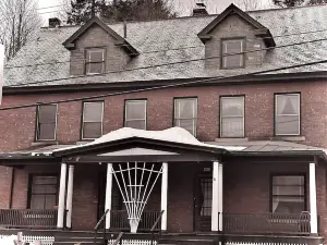 Welcome to River St House historical stay. 1500sq ft, 1/2 blk from river trails.