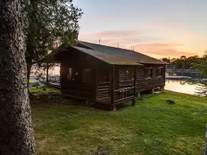 Authentic Log Cabin on Damariscotta River W/ Dock and Moorings