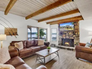 No Steps, Game Room, Canoe & Kayaks, Dock, All Paved Roads! 10 Min to 2 Marinas!