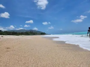 Beachfront Apartment, Quiet 4 Beds, 1 Bath, AC, Wi-Fi, Hot Water, in Paraiso Near Los Patos