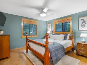 Secluded Retreat - Hot Tub, Game Room, Large Deck