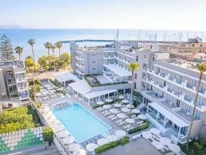 코스 디바인 호텔 앤 스위트