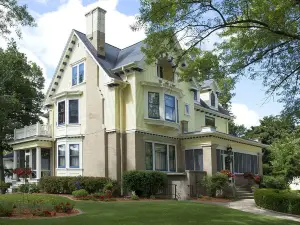 Honeybee Inn Bed & Breakfast
