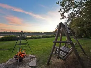 Scenic & Serene Lakefront Cottage with Wood Stove