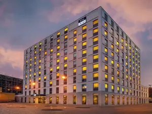 Holiday Inn - the niu, Ridge Halle Central Station