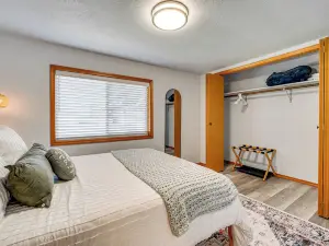 9 ไมล์ ไป เดอะ จอร์จ: อัปเดต รีทรีต พร้อม สนามหญ้า!