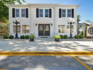 โรงแรม เดอะ คอมเมอร์เชียล