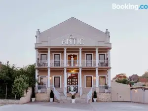 Casa Antic