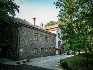 4 Évszak Hegyihotel