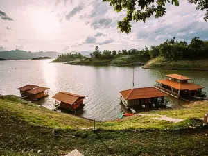 Pufa EngNam Lake Resort
