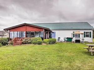 Lyndonville Home w/ Fire Pit, Screened Patio & A/C