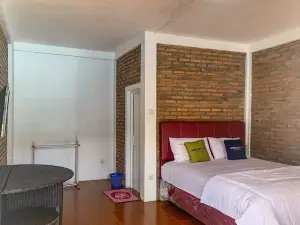 Urbanview Hotel Villa Q Gisting by RedDoorz