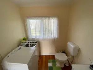 Relaxing Raglan & the Boat House