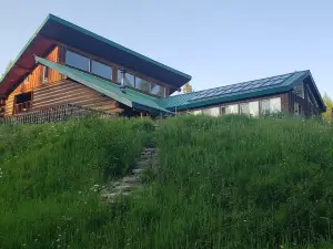 Secluded 3 bedroom lodge tucked in the heart of the Kootenai National Forest