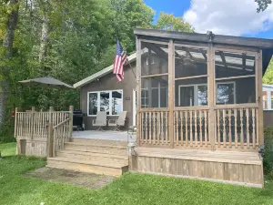Classically Charming Lakeside Cabin. Speedboat available for rent.