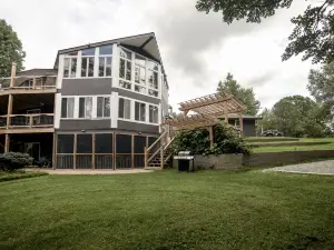 The Waterfall Suite Place + Walkout! Both Overlook Waterfall!