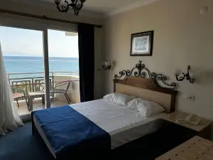 SİRİUS Mİ Hotel GÜMÜLDÜR