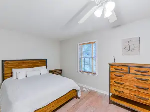 Delightful lakefront abode with private dock, kayak & deck - dog-friendly