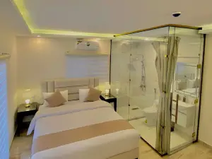 Eighth Wonders Hotel