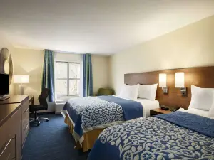 Days Inn & Suites by Wyndham Altoona