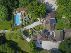 Chateau des Ayes - Chambres & Suites