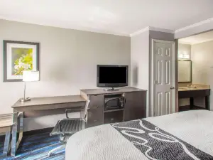 La Quinta Inn by Wyndham St. Louis Hazelwood - Airport North