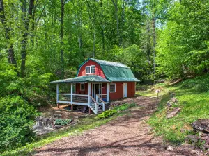 Charming Stone Cottage and Rustic Barn - Serene Mountain Escape