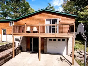 Lakefront Family-Friendly Cabin with a Games Room in Birchwood, Wisconsin