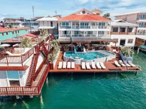 Tropical Suites Hotel