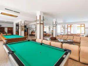 โฮลิเดย์ วีเอสเต เซนโตร