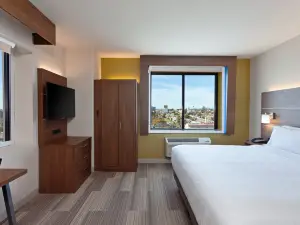 Holiday Inn Express Los Angeles LAX Airport, an IHG Hotel