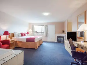 Ramada by Wyndham 100 Mile House