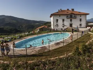 Cabañas Deluxe Basajaun Basoa by IrriSarri Land