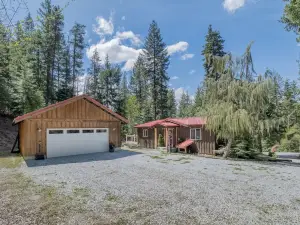 Bigfoot Base Camp 2 Bedroom Home by NW Comfy Cabins by Redawning