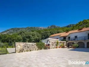 Cozy Home in Tribalj with Kitchen