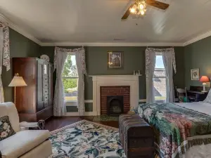 Carrier Houses Bed & Breakfast