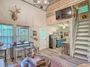 Charming Higden Cabin Near Greers Ferry Lake!