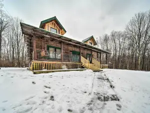 Secluded Panama Cabin on 36 Acres w/ Hot Tub!