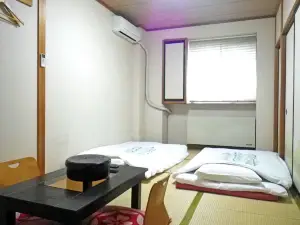 山月旅館